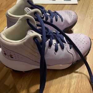 UA. Basketball shoes 1.5Y